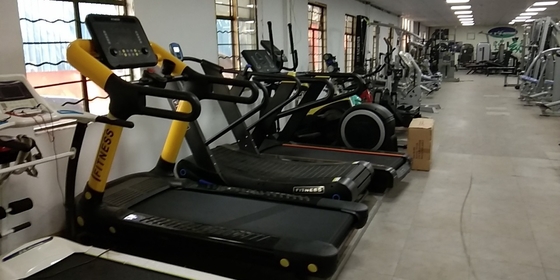 Φόρτωση 150kg ποδηλάτων αέρα γυμναστικής σώματος ποδηλάτων περιστροφής αέρα χάλυβα cOem